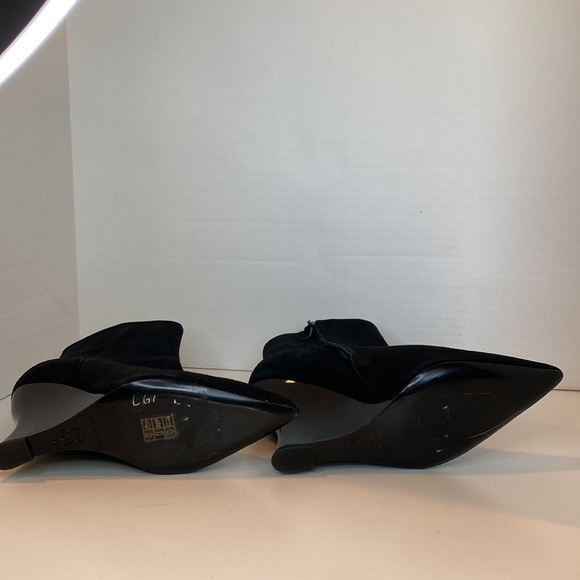 Tory Burch sued black booties with heel size 7 - Picture 7 of 7